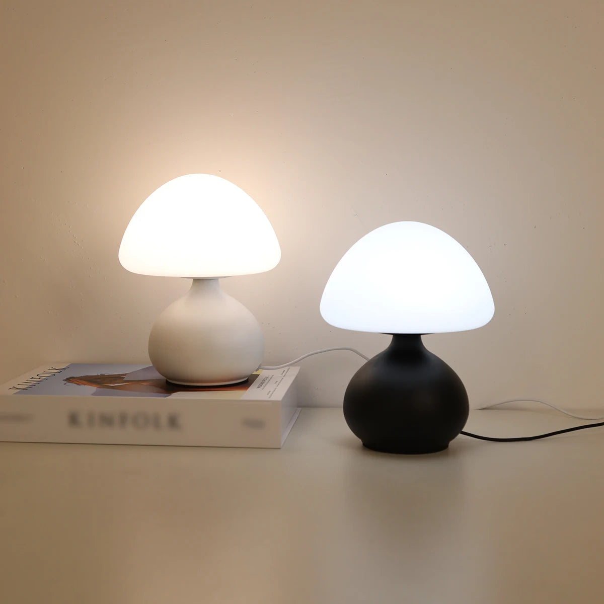 EZPZ Modern minimalist mushroom table lamp with three color switching and infinite dimming for home decoration atmosphere table lamp