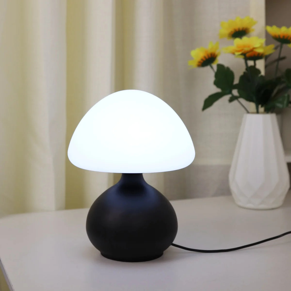EZPZ Modern minimalist mushroom table lamp with three color switching and infinite dimming for home decoration atmosphere table lamp